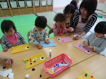 280418 こあら組　こいのぼり制作 (5).JPG